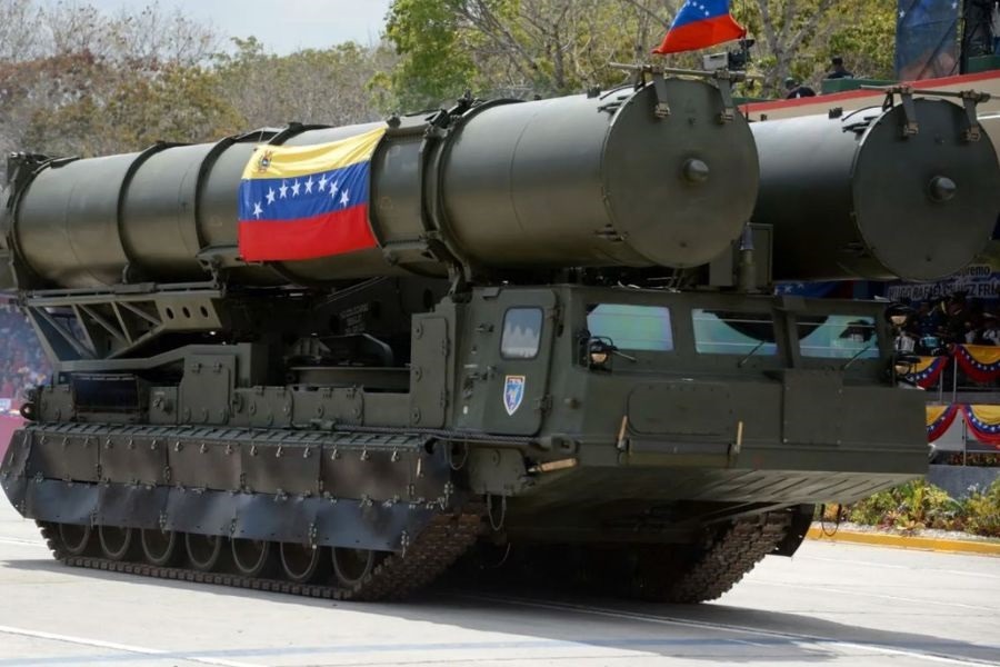 ردًّا على التصعيد الأميركي.. فنزويلا تنشر أسلحة ثقيلة في سواحلها على الكاريبي 