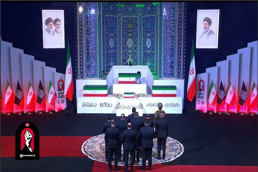 وفد عراقي رسمي يقدّم واجب العزاء ويؤدي التحية لجثمان الشهيد الإمام الخامنئي