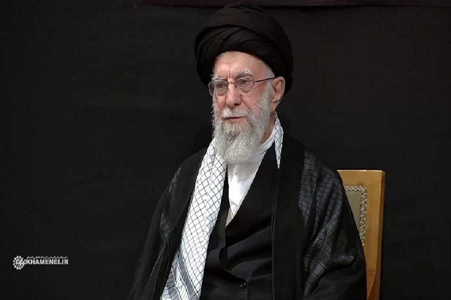 فيديو| الإمام الخامنئي يحضر في مراسم عزاء ليلة العاشر في حسينية الإمام الخميني بطهران