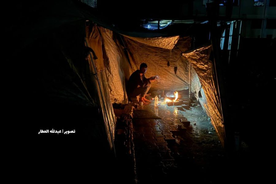 غرق خيام النازحين في مدينة خان يونس بسبب الأمطار الغزيرة