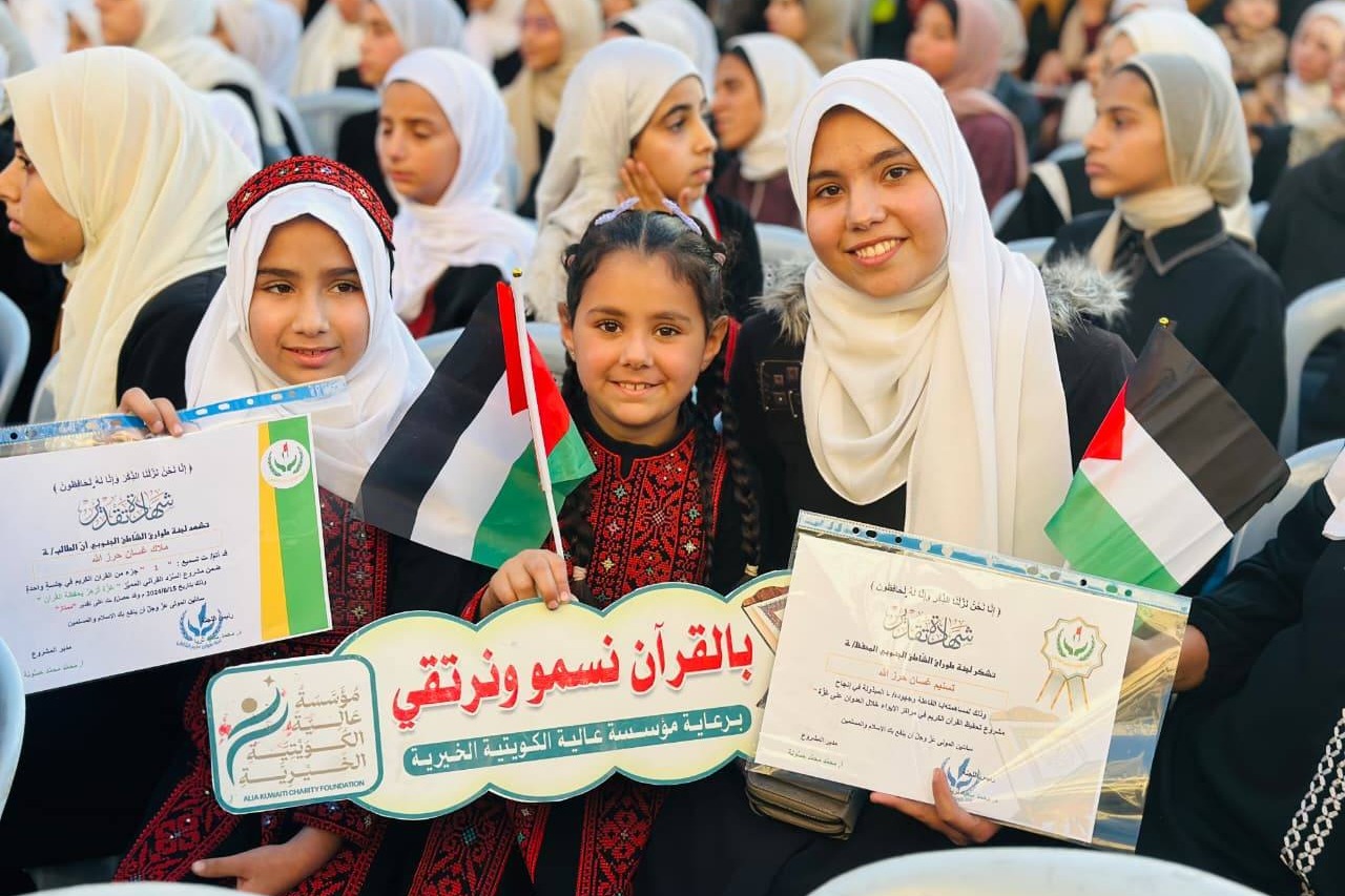 غزة تحتفي بحفظة القرآن في مسير قرآني لـ500 حافظ وحافظة