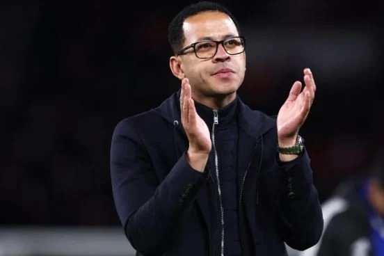 تشلسي يعلن تعيين ليام روسينيور مدربًا للفريق حتّى 2032