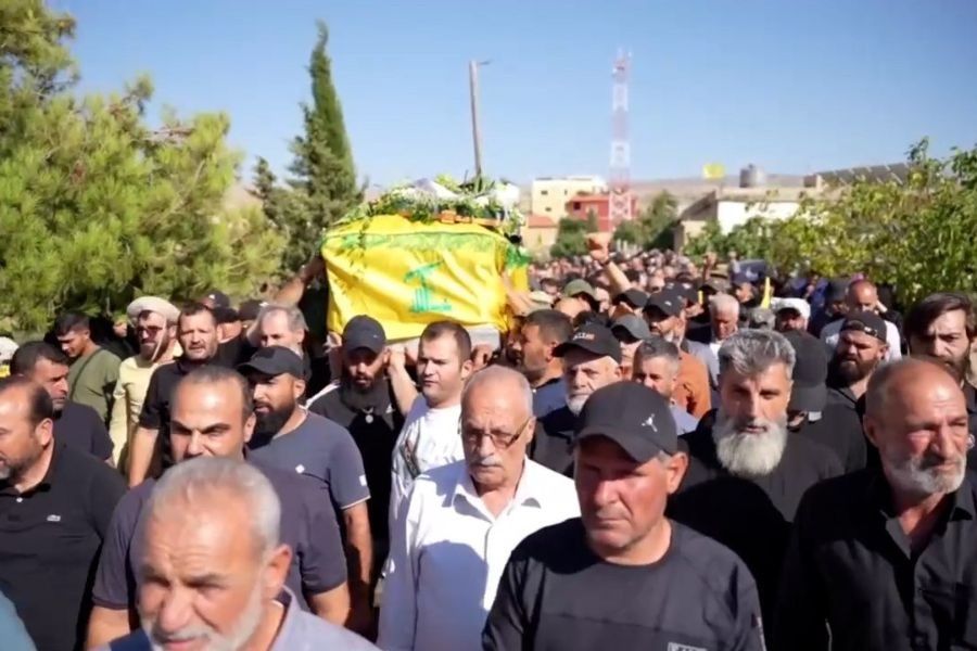 حزب الله وأهالي بلدة الخضر شيّعوا الشهيد حسن غزوان الأشعل بموكب مهيب