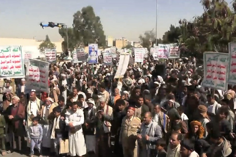 اليمنيون يحيون ذكرى اندحار القوات الأميركية من صنعاء