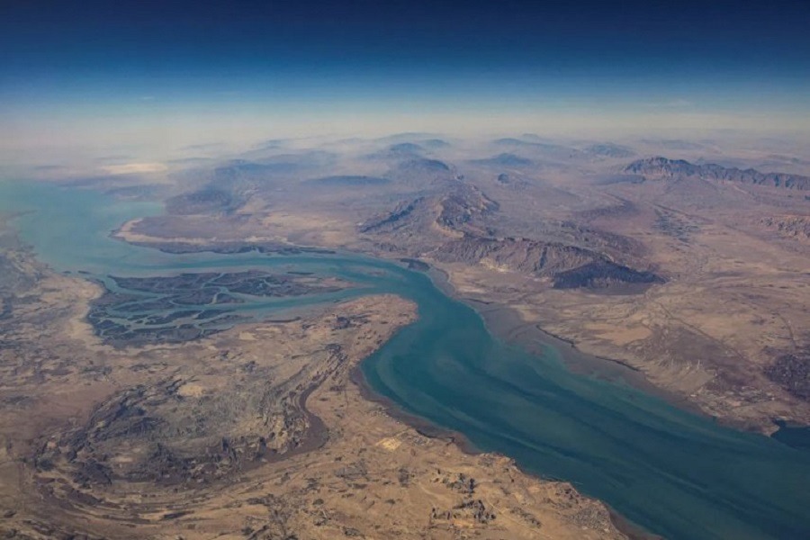 مشروع قانون إيراني يفرض رسمًا بالريال للمرور عبر مضيق هرمز