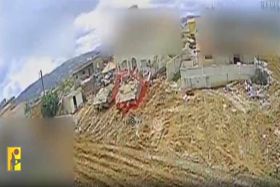 مشاهد من استهداف المقاومة الإسلامية ناقلة جند تابعة للعدو 