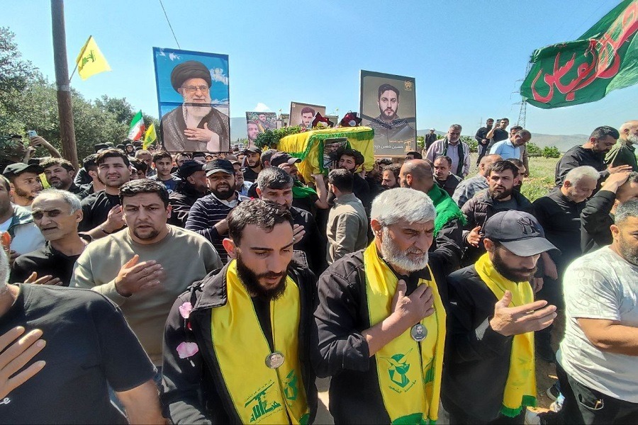 حزب الله وأهالي المنصورة في الهرمل يشيّعون الشهيد حسين حيدر أحمد 