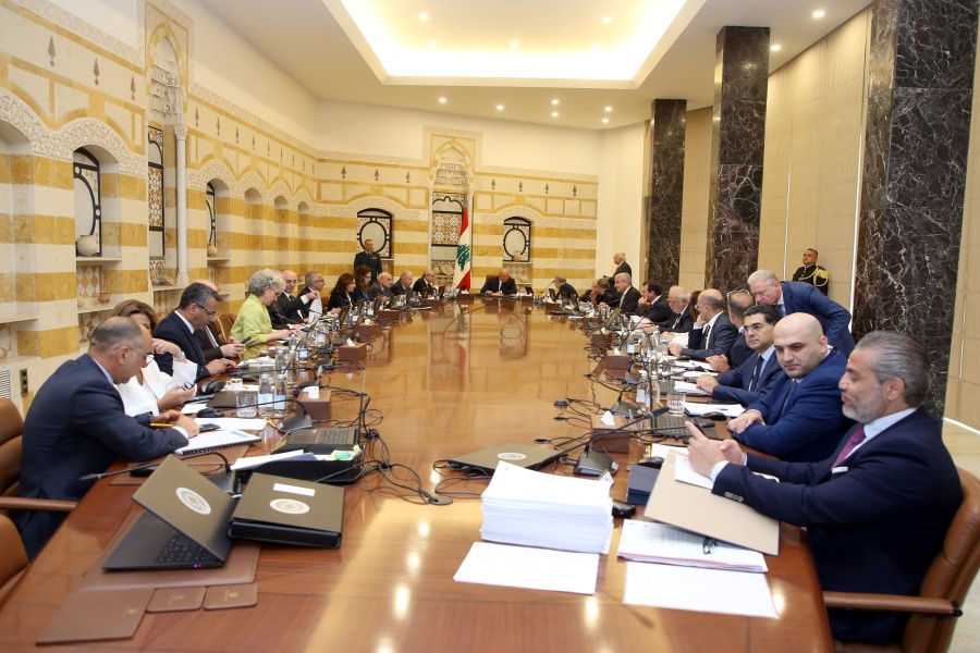  لبنان | الرئيس عون خلال جلسة مجلس الوزراء في بعبدا: لتضافر الجهود في مواجهة التحديات 