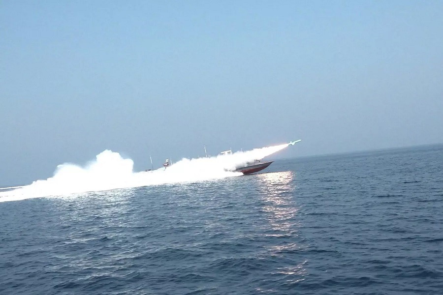 بالصور| حرس الثورة الإسلامية أجرى تدريبات على إغلاق مضيق هرمز