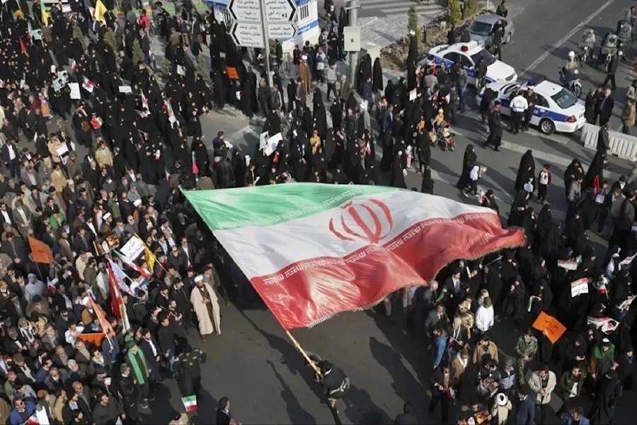 جلال إيران في مرآة الساحات