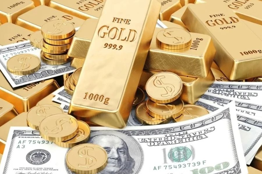 أسعار الذهب تتراجع بالتزامن مع ارتفاع الدولار