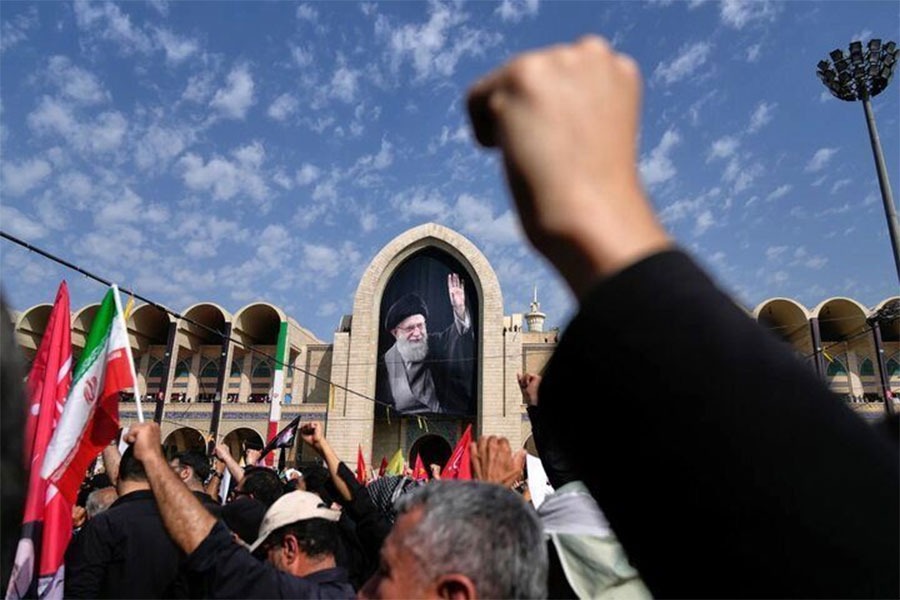 السلطات الإيرانية الثلاث تدعو المواطنين للمشاركة في مراسم تأبين الإمام الخامنئي