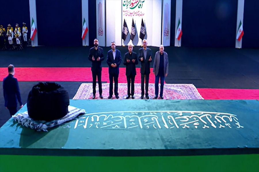 وفود فلسطينية تلقي التحية على جثمان الإمام الخامنئي (قده)
