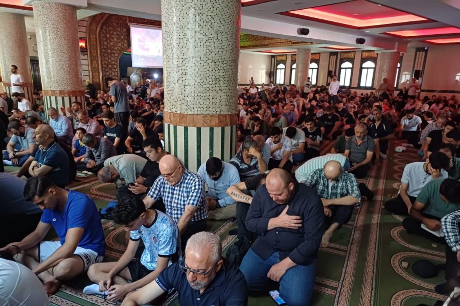 إحياء يوم عرفة في مسجد مجمع القائم (عج)