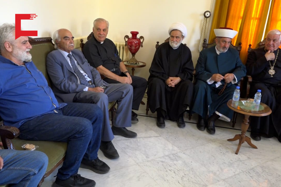 وفد من حزب الله يزور مطران بعلبك مهنئًا 