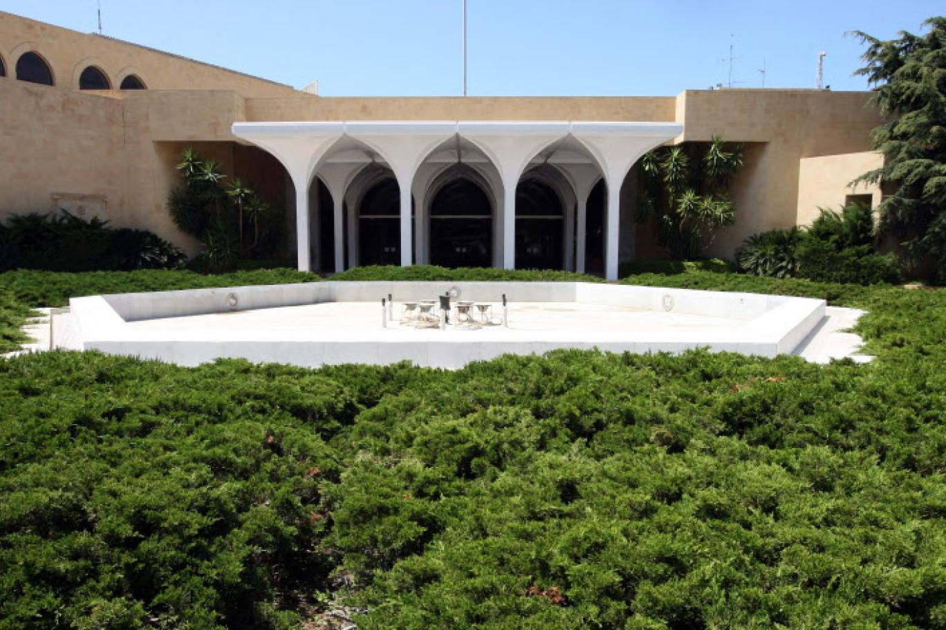 على وقع الاعتداءات والضغوط.. جلسة مجلس الوزراء انطلقت