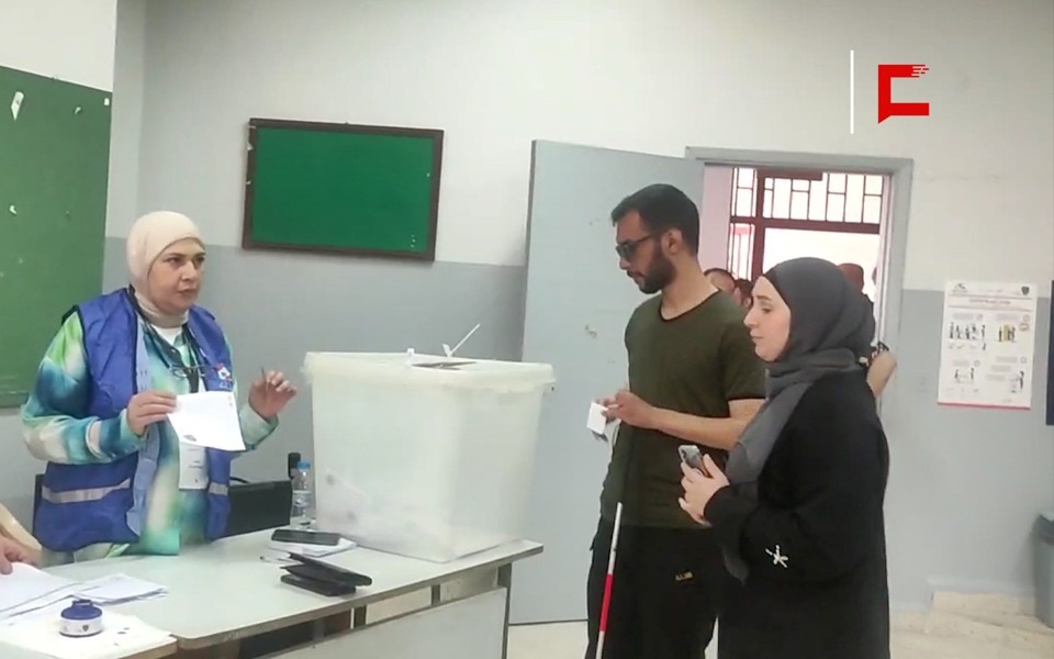 الاقتراع رغم الجراح