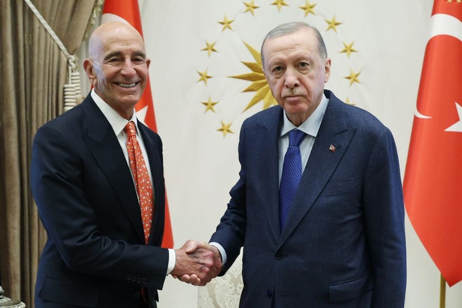 مسؤول صهيوني: نتنياهو يعتبر توم برّاك معاديًا لـ