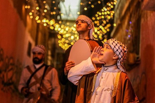 طقوس وعادات حول العالم تعبّر عن بهجة شهر رمضان المبارك