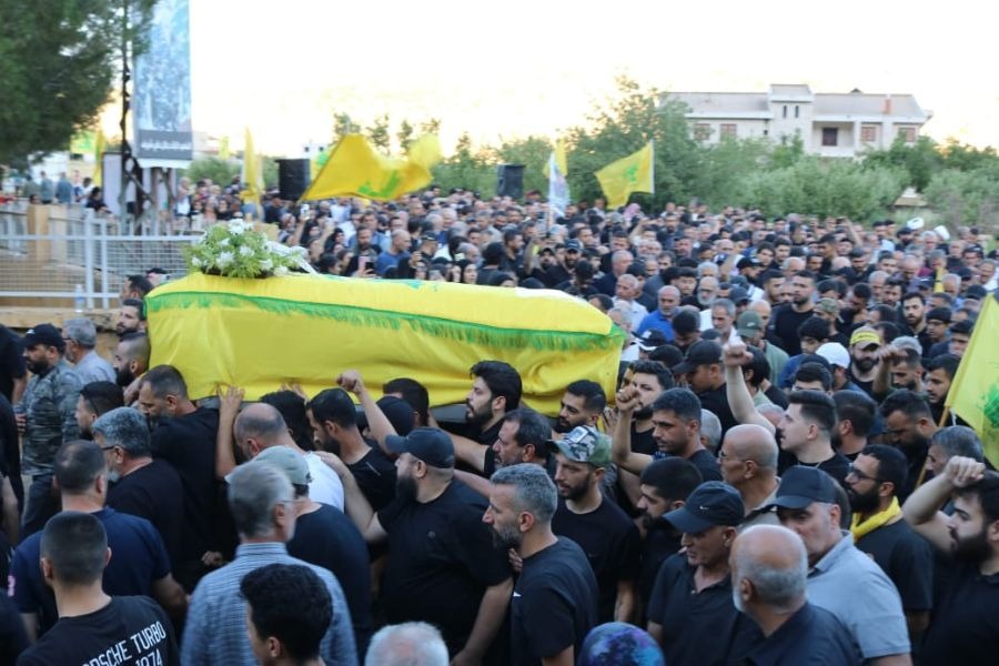 حزب الله وأهالي بلدة اليمونة يشيعون الشهيد حسين علي شريف 