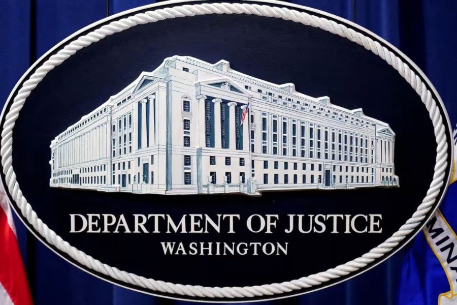 إدارة ترامب تفصل 8 قضاة هجرة وتعلّق طلبات مواطني 19 دولة