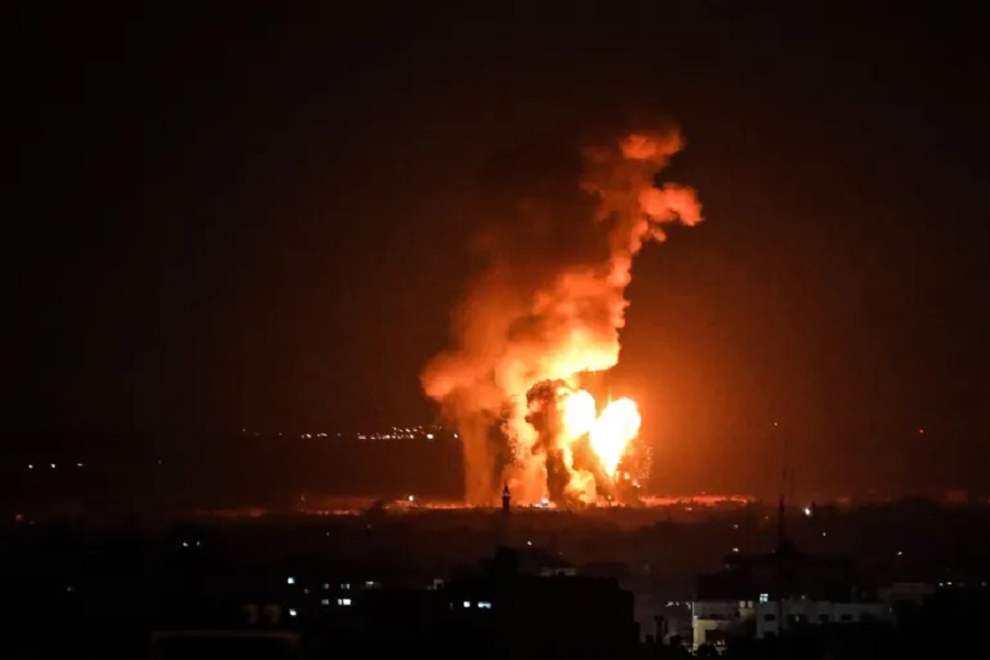 فلسطين المحتلة| آليات الاحتلال المتمركزة شرق مدينة غزة تطلق النار تجاه منازل المواطنين