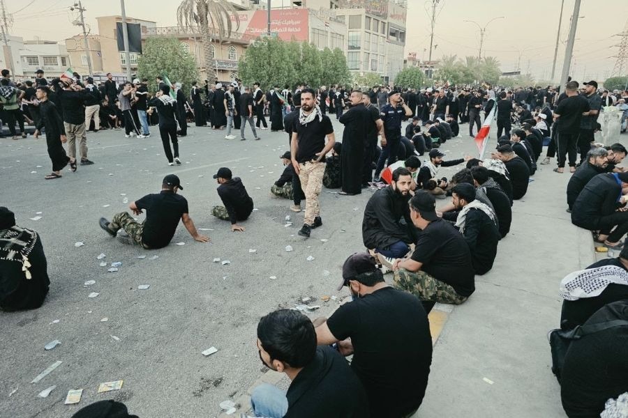بالصور| ترقب واسع لوصول نعش الإمام الشهيد الخامنئي إلى العتبتين في كربلاء المقدسة