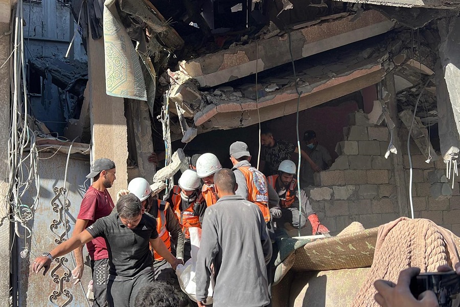 فلسطين المحتلة| شهيد وجرحى جراء استهداف الاحتلال مجموعة من المواطنين في مدينة غزة