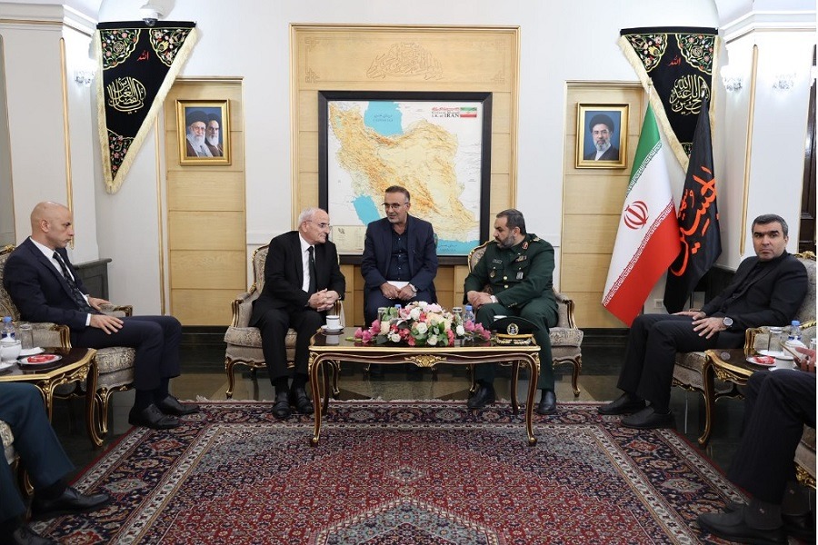 وزير الدفاع في طهران ممثلًا الجمهورية اللبنانية في مراسم تأبين الإمام الخامنئي (قده)