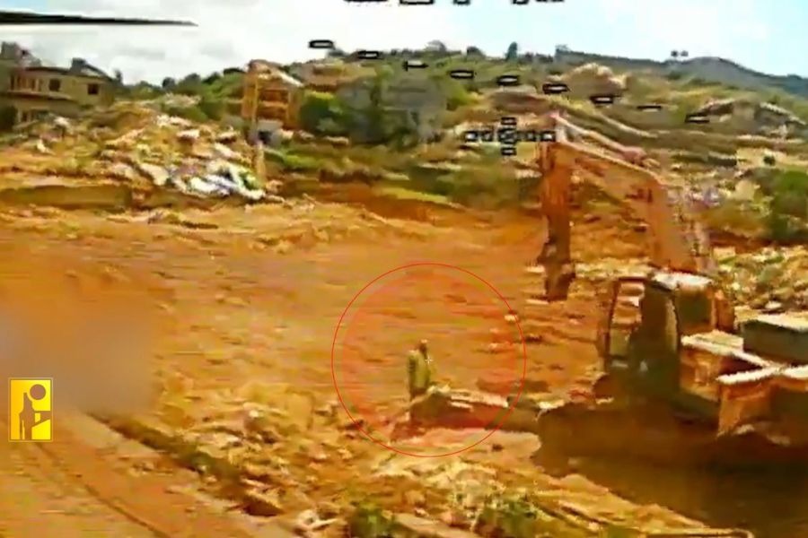   فيديو: المقاومة الإسلامية تستهدف آلية هندسيّة تابعة لجيش العدو في مدينة بنت جبيل