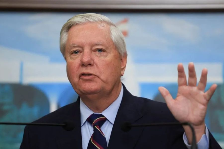 غراهام يلوّح بالتدخل العسكري الأمريكي 