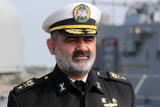 الأدميرال شهرام إيراني: نطاق قيادة بحرية الجيش الإيراني بلغ المياه البعيدة والمحيطات