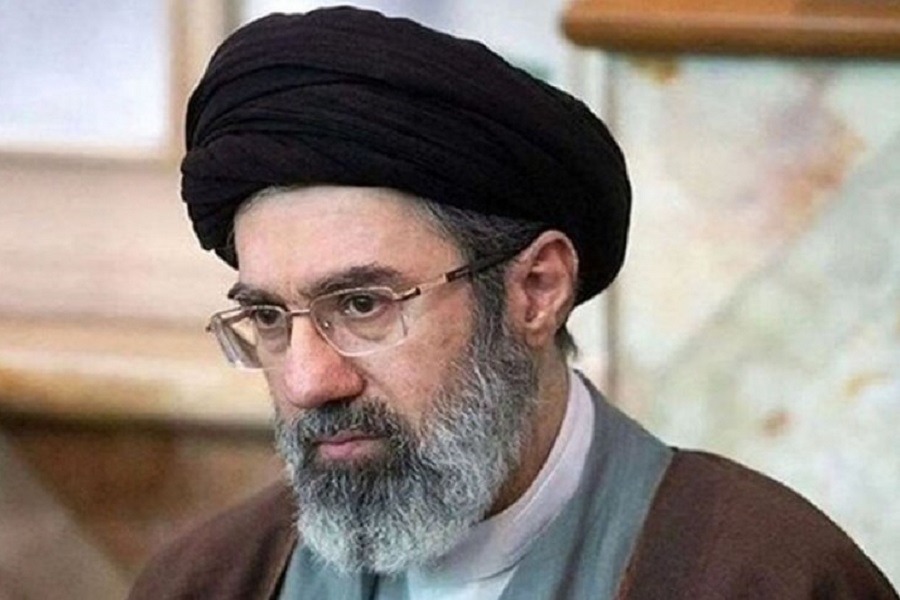 آية الله السيد مجتبى الحسيني الخامنئي.. من الجهاد إلى القيادة