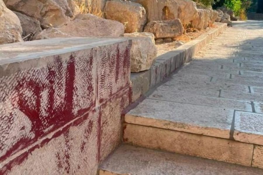 مستوطنون يدنسون حجارة المسجد الأقصى.. ودعوات لاقتحامه في ذكرى 