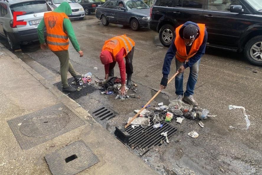 بلدية صيدا تستنفر ورشها لمواجهة تداعيات المنخفض الجوي وتدعو المواطنين للتعاون