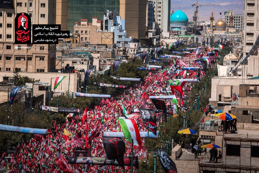 فيديو: حشود المعزّين ترافق القائد الشهيد (قده) إلى جوار الإمام الرضا (ع)