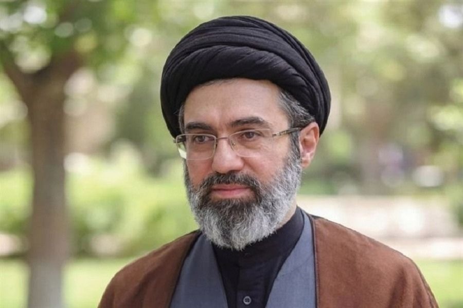 السيد مجتبى الخامنئي بمناسبة أسبوع الحكومة: ارتكاب أي عمل يضر بالتماسك الاجتماعي حرام