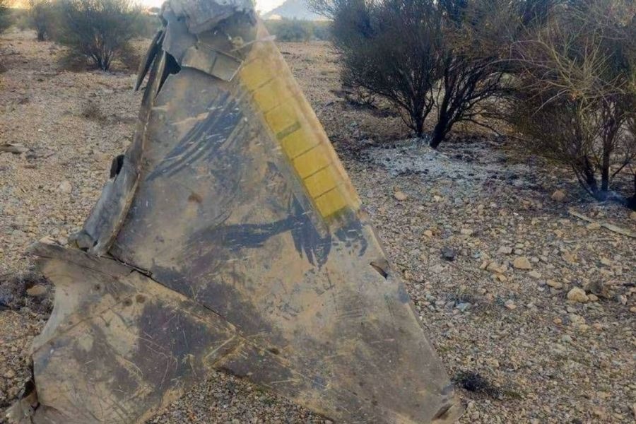 بالصورة| جمجمة بشرية متفحمة بین حطام الطائرات الأميركية التي أُسقطت في إيران