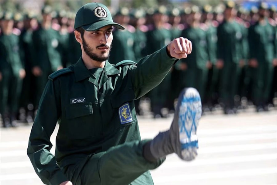 الجيش الإيراني يعلن جاهزيته للحرب ويحذر من استهداف القواعد الأميركية في المنطقة