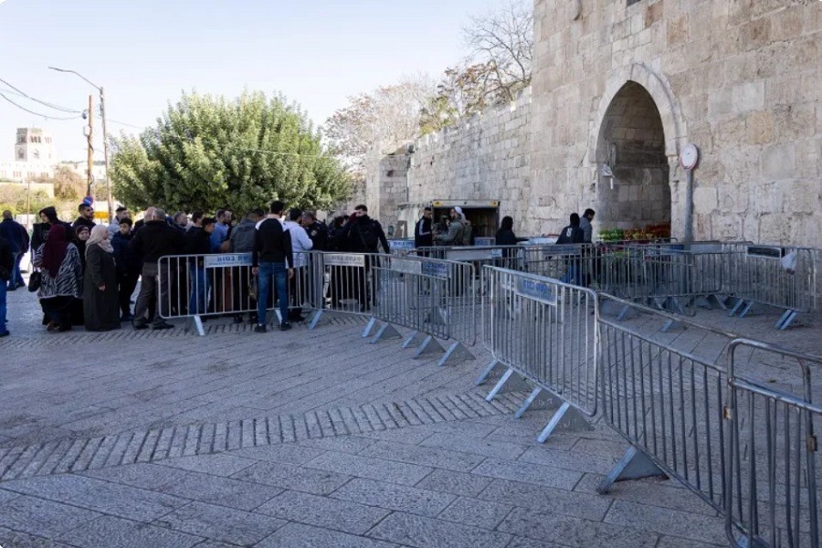 حصار مشدد على القدس بالتزامن مع 