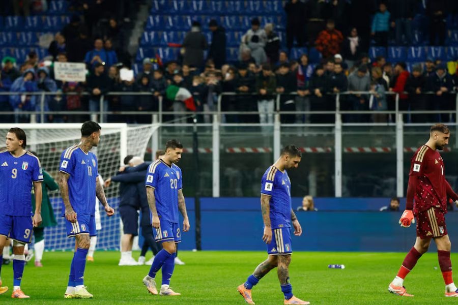 بعد الخسارة أمام النرويج والذهاب للملحق.. الصحافة الإيطالية تنتقد منتخبها