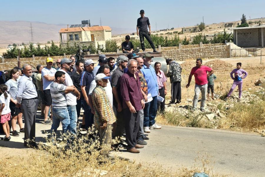 أهالي بلدة العين ينفذون اعتصامًا للمطالبة بحقهم في مياه الرّي