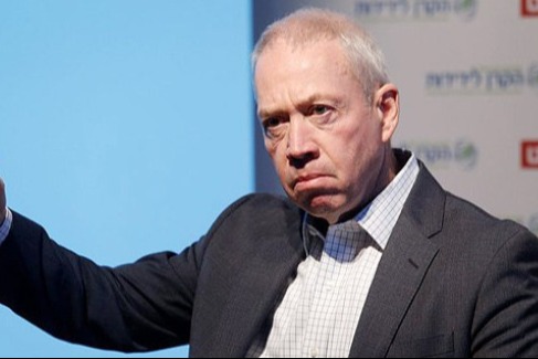 غالانت يُفجّر قنبلة على الهواء: 