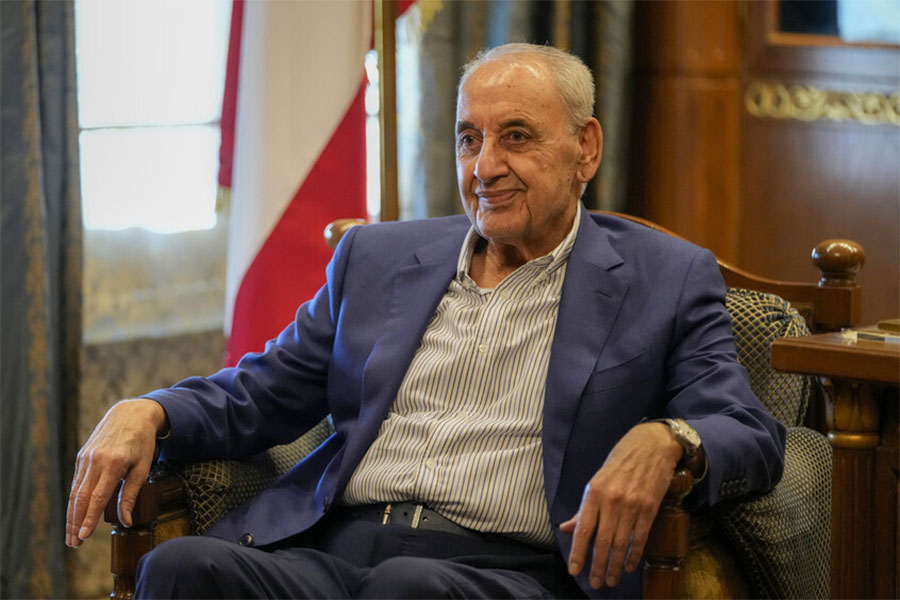 الرئيس بري مهنئًا الطلاب المتميّزين: طلاب الجنوب مقاومون لا ينحنون إلا لله وللعلم 