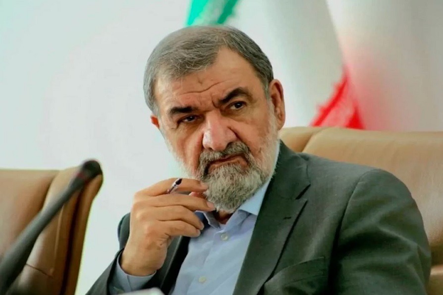 آية الله السيد مجتبى الخامنئي يعين محسن رضائي ممثلًا له في المجلس الأعلى للأمن القومي