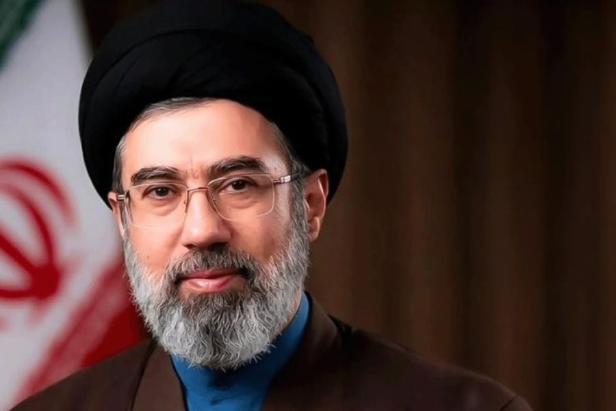 السيد مجتبى الخامنئي: لملاحقة المجرمين وإنزال العقاب المستحق بهم