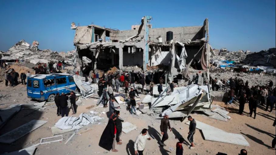 مجزرة صهيونية باستهداف مقر شرطة في مدينة غزة.. والفصائل تحذّر من انهيار الاتفاق