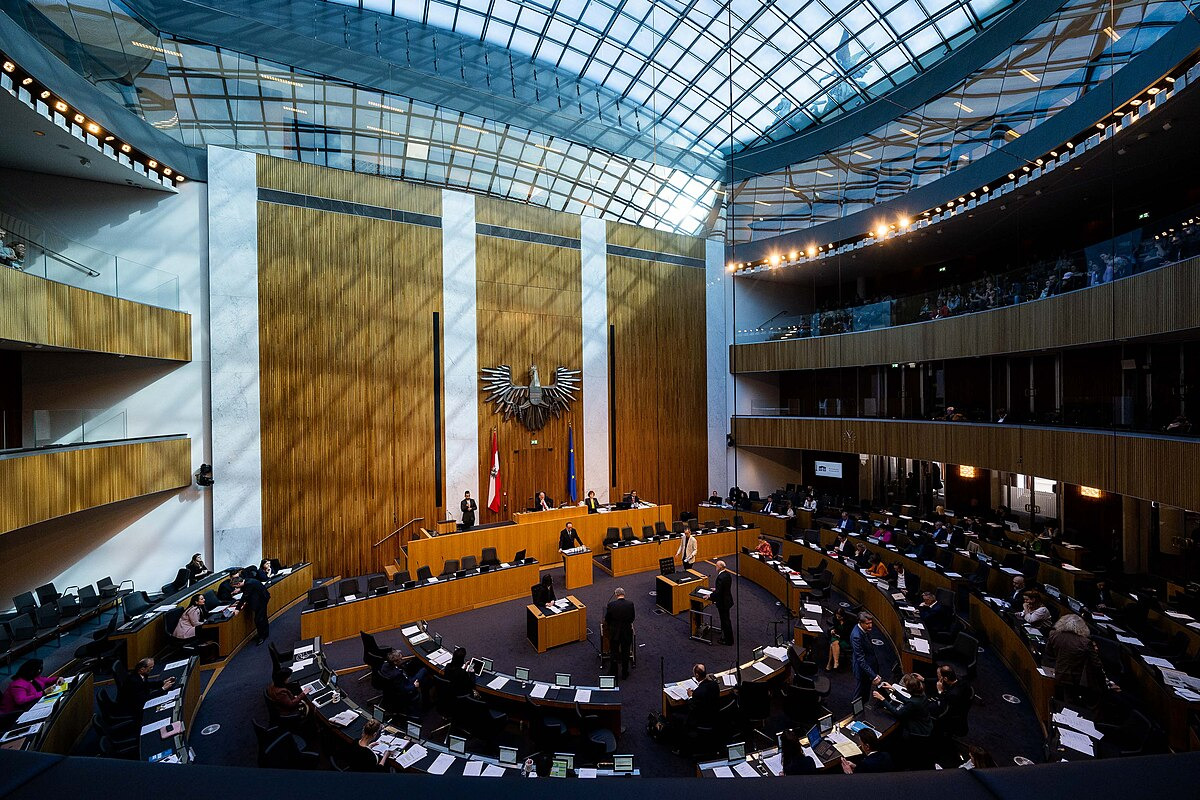 النمسا تمنع الحجاب في المدارس للفتيات دون الـ14 عامًا