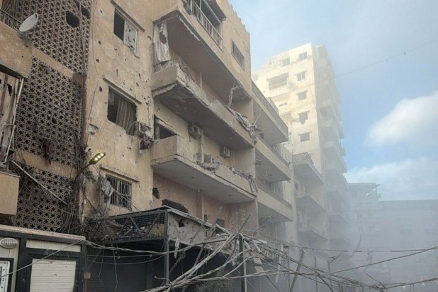 العدو الصهيوني يشن غارات عنيفة قرب مستشفى جبل عامل في صور تخلّف دمارًا واسعًا