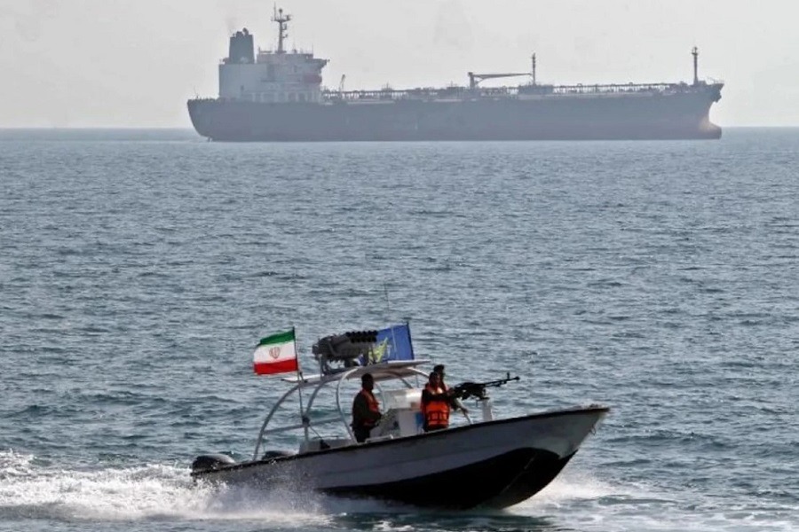 قائد القوات البحرية الإيرانية: سنكشف قريبًا عن سلاح يرعب العدو